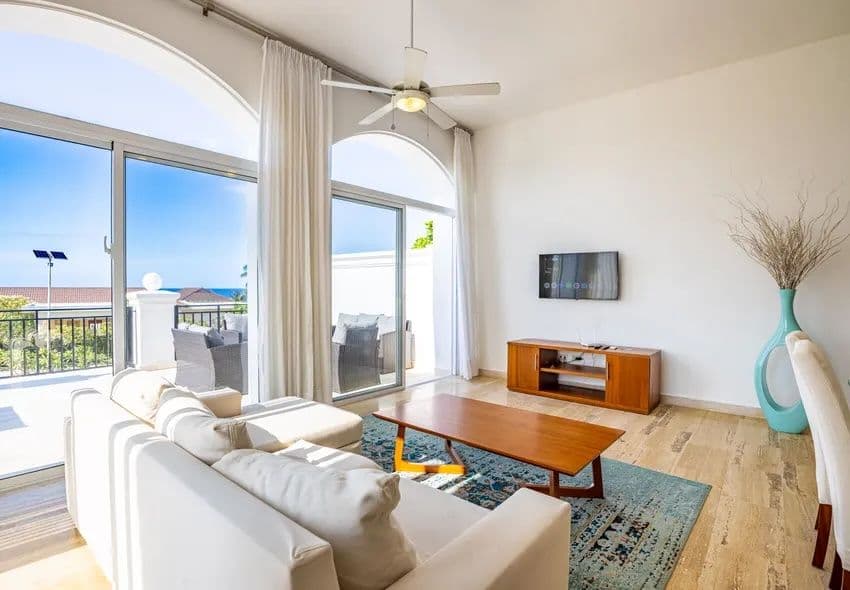 Wohnung mit 2 Schlafzimmern, Meerblick und Eigentümerfinanzierung in Sosúa — Wohnzimmer