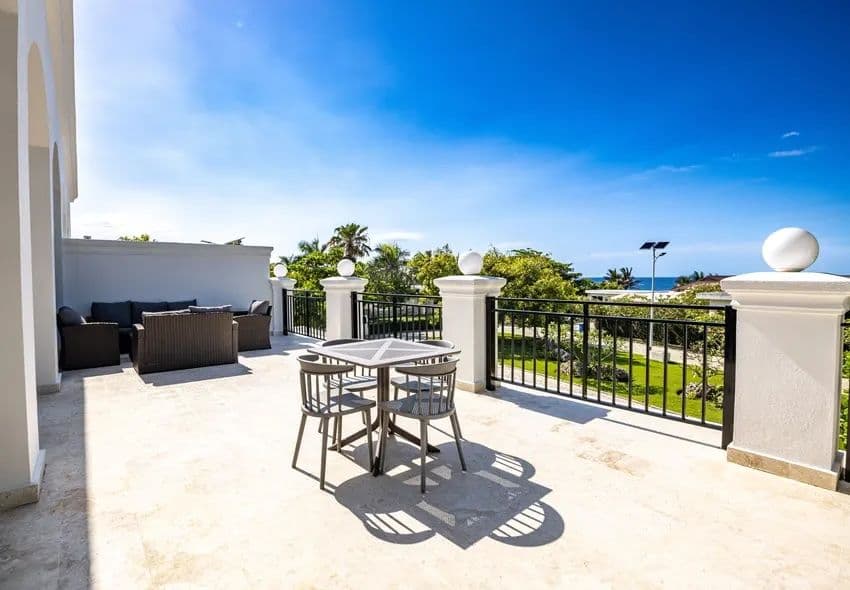 1-Bedroom Ocean View Apartment with 137 m² of Space in Sosúa — Terrace