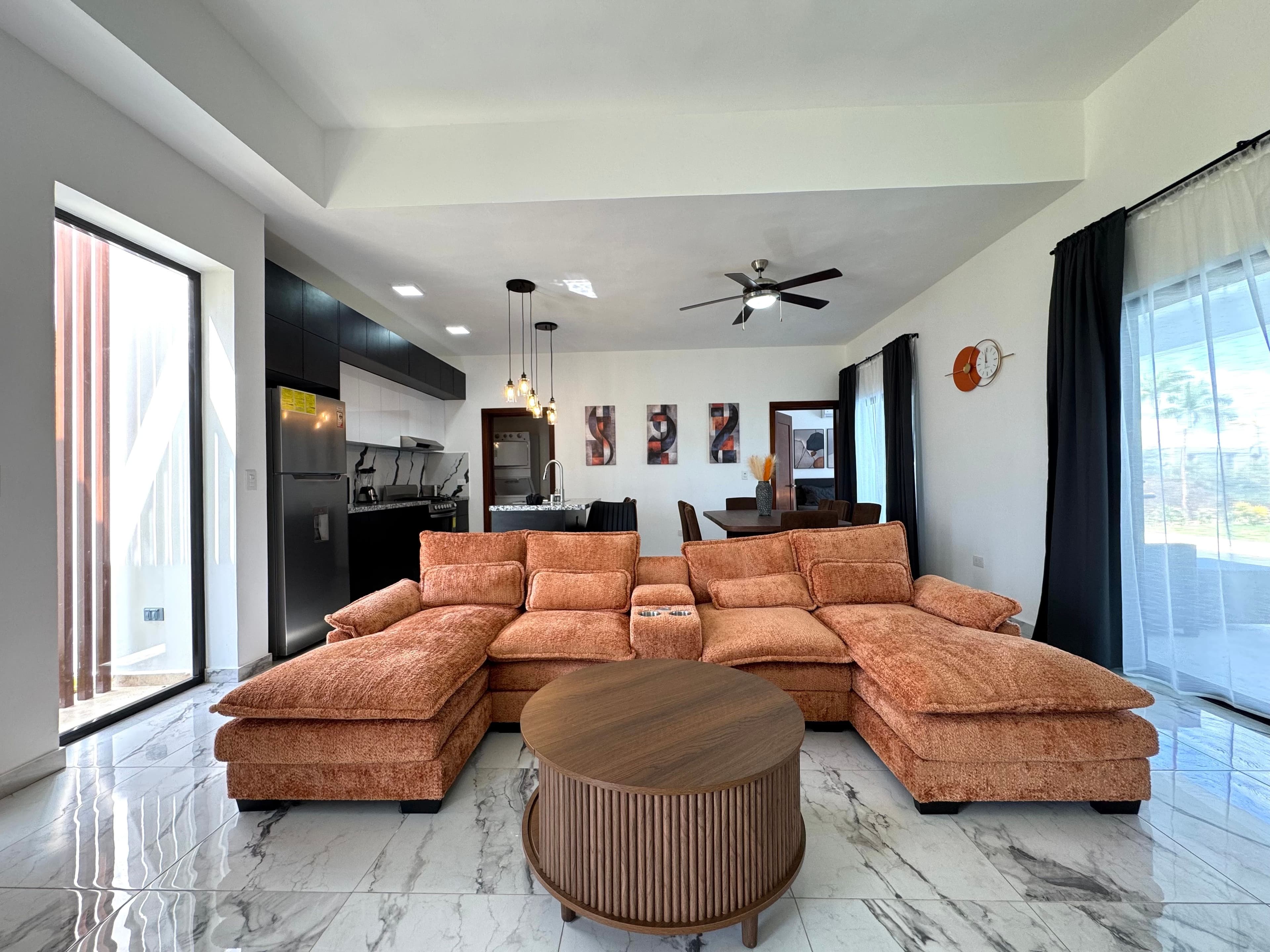 فيلا جديدة من 3 غرف نوم مع مسبح خاص في Sosúa Ocean Village — Living room