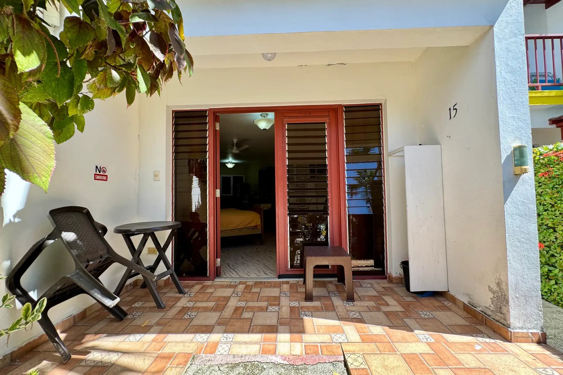 Möbliertes Studio mit Balkon und Poolblick im Zentrum von Sosúa — Terrasse