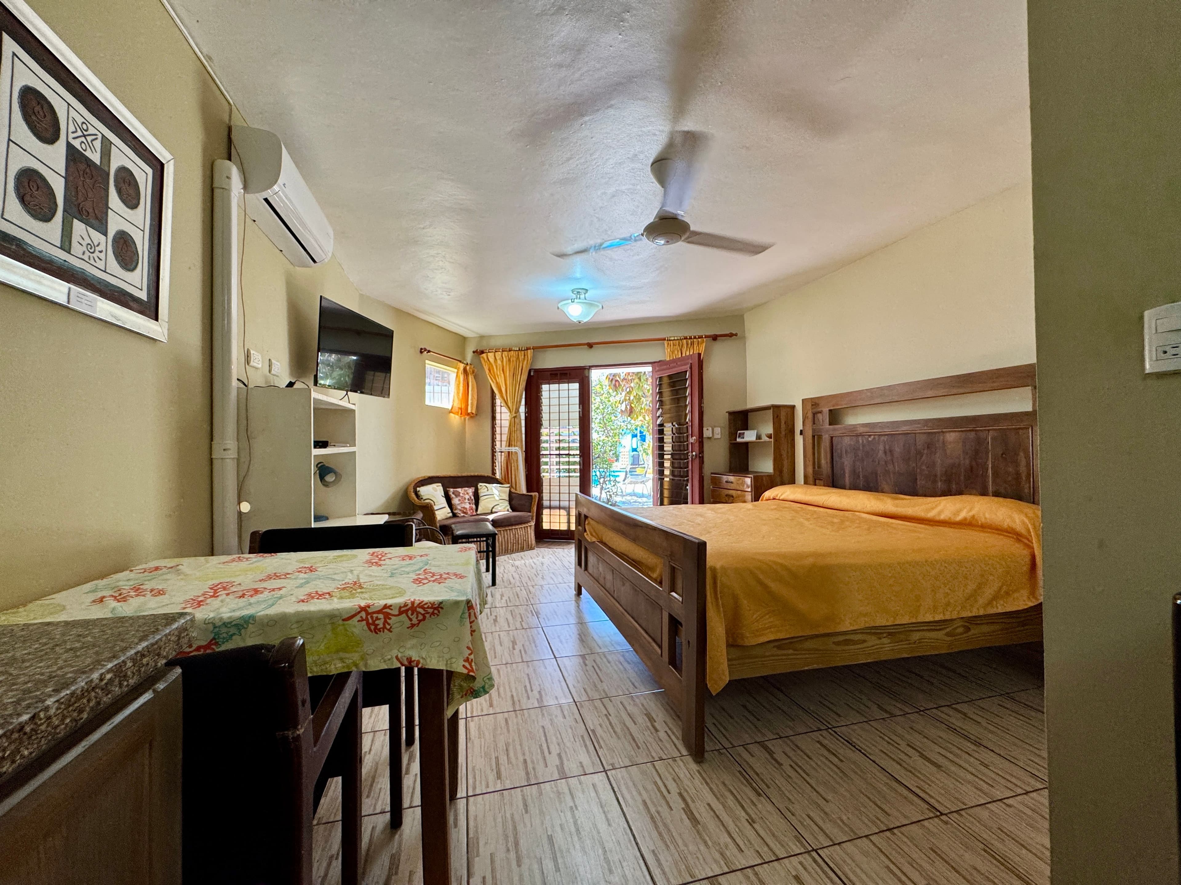 Möbliertes Studio mit Balkon und Poolblick im Zentrum von Sosúa — Schlafzimmer