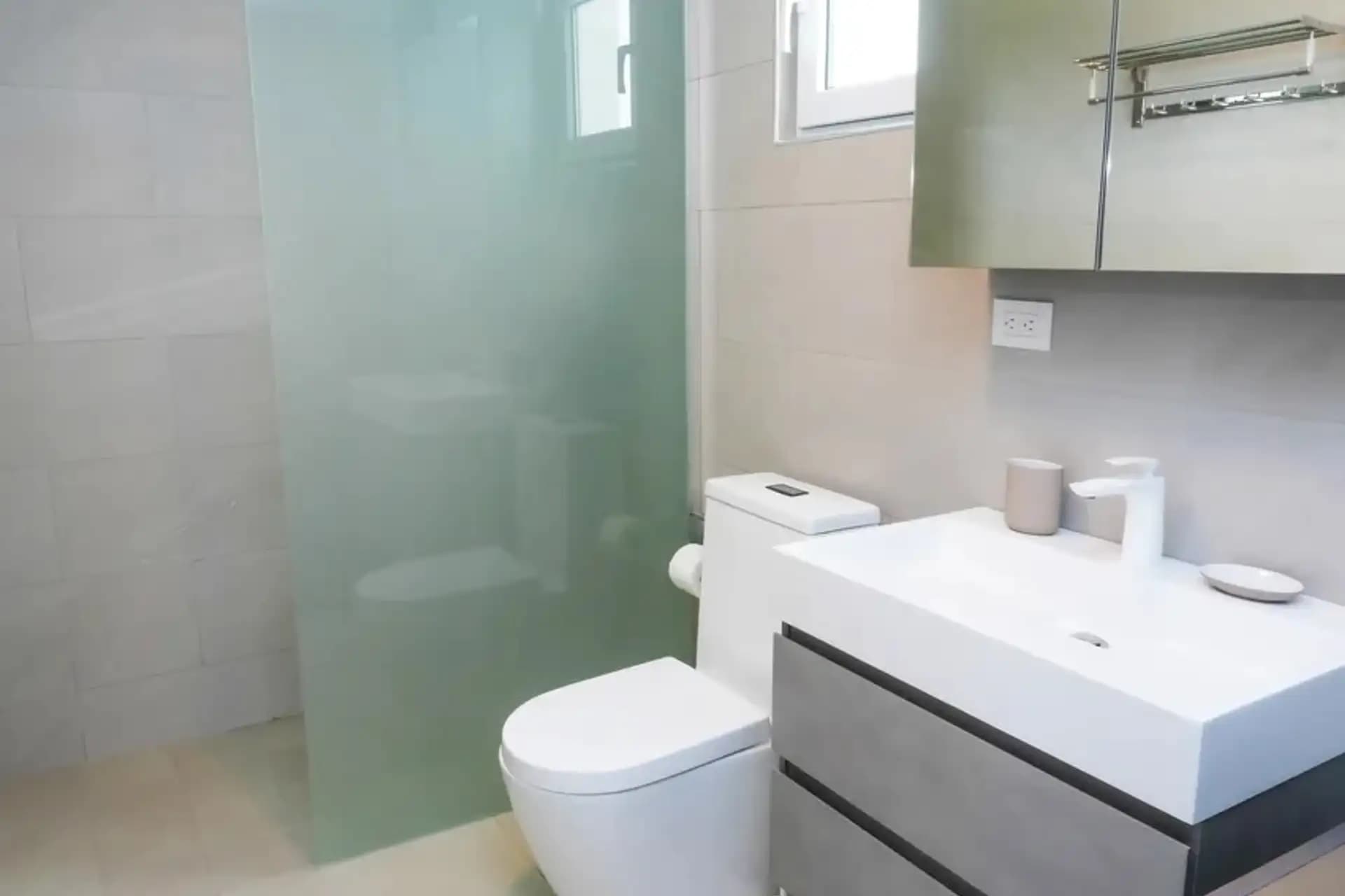 1-Bedroom Furnished Apartment with Shared Pool in Laguna City, Sosúa — Bathroom