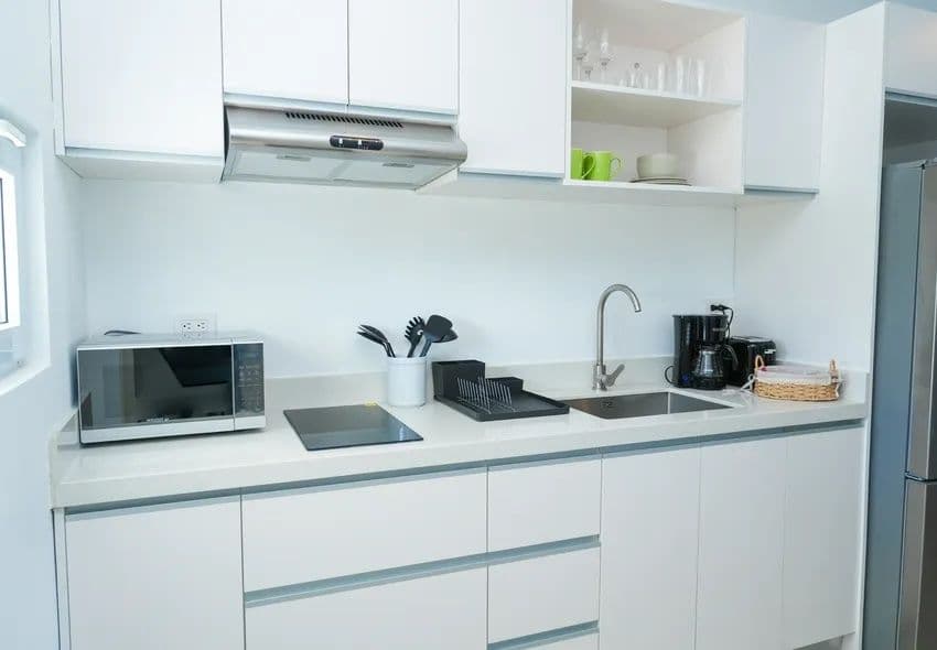 1-Bedroom Furnished Apartment with Shared Pool in Laguna City, Sosúa — Kitchen