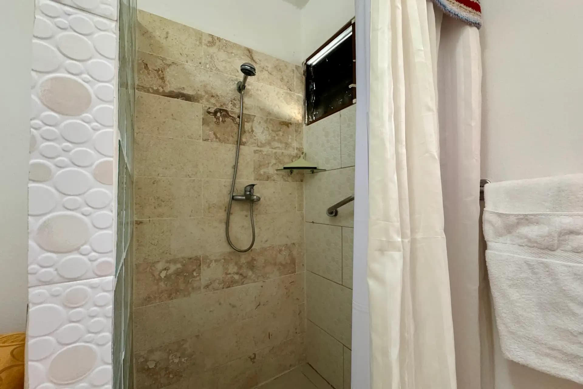 Studio meublé près de Playa Alicia au centre de Sosúa — Bathroom