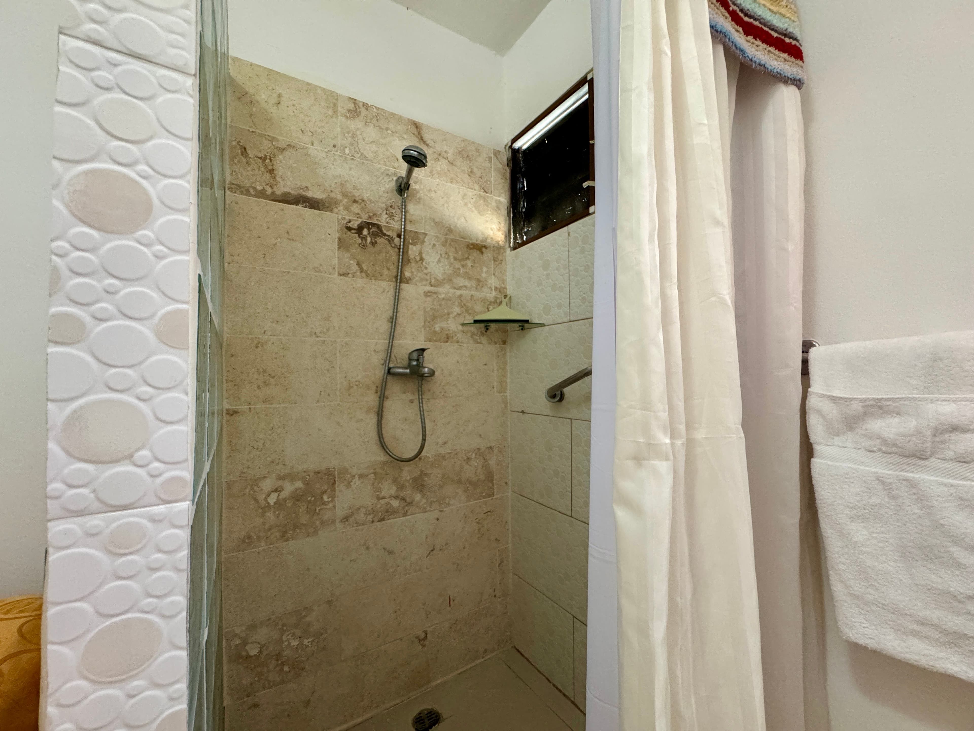 Studio meublé près de Playa Alicia au centre de Sosúa — Bathroom