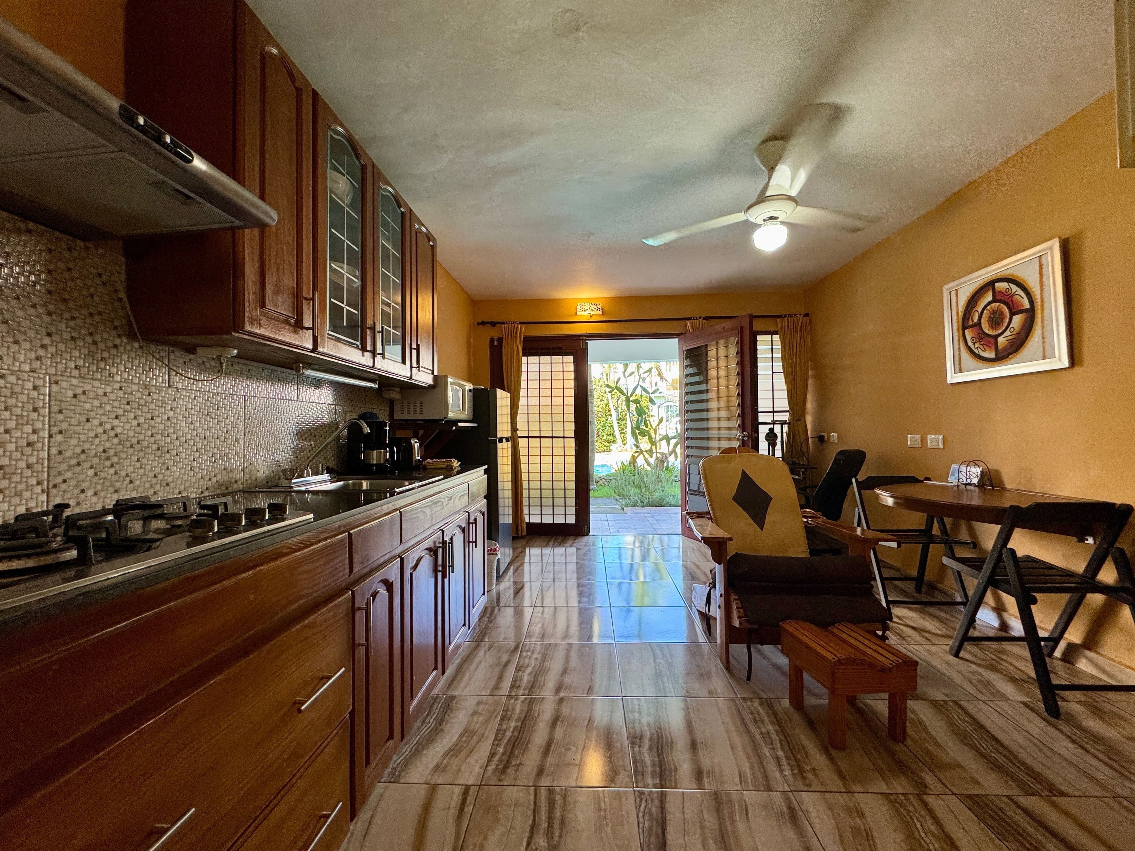Studio meublé près de Playa Alicia au centre de Sosúa — Kitchen