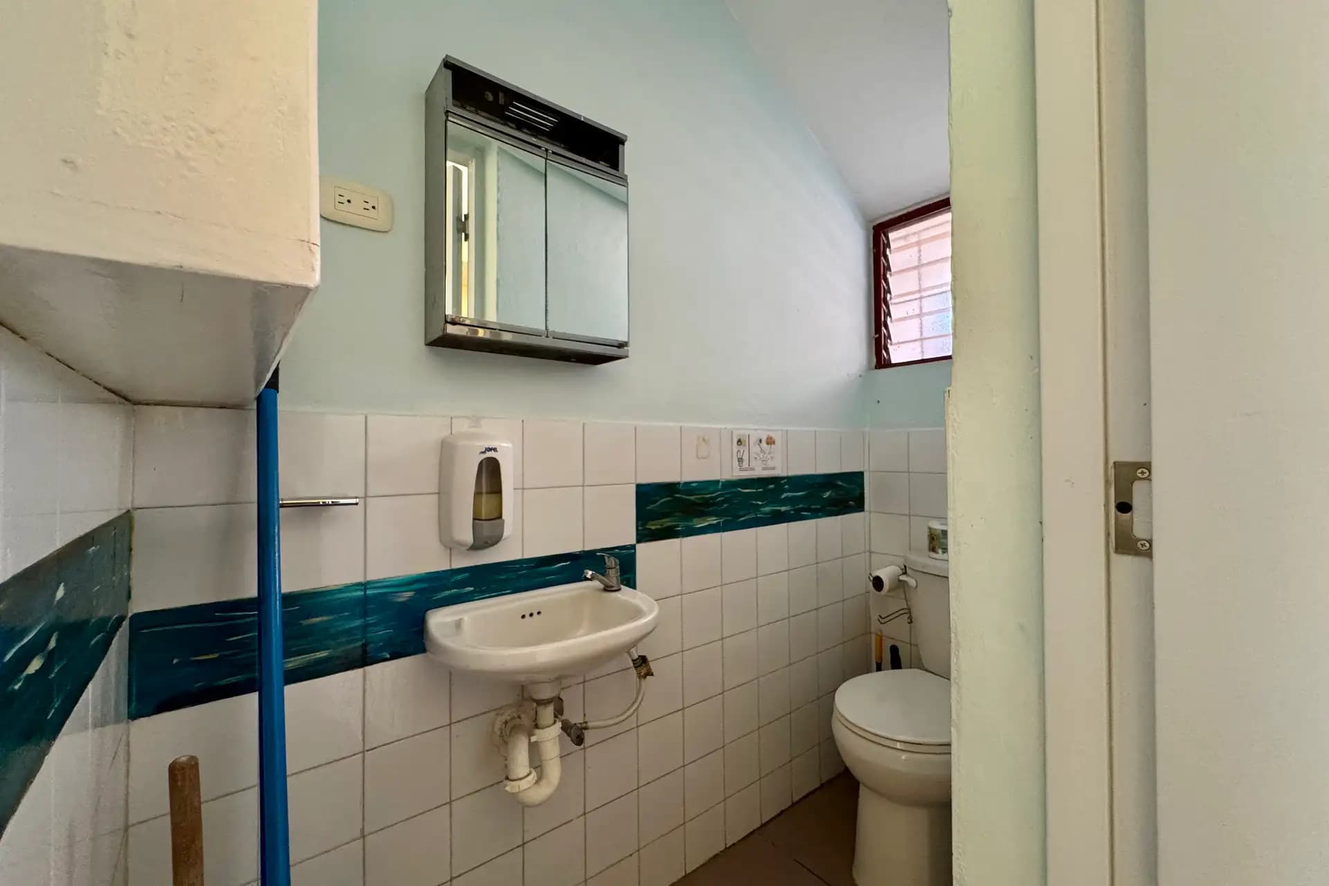 Reihenhaus mit 1 Schlafzimmer auf zwei Ebenen nahe Playa Alicia, Sosúa — Gäste-WC