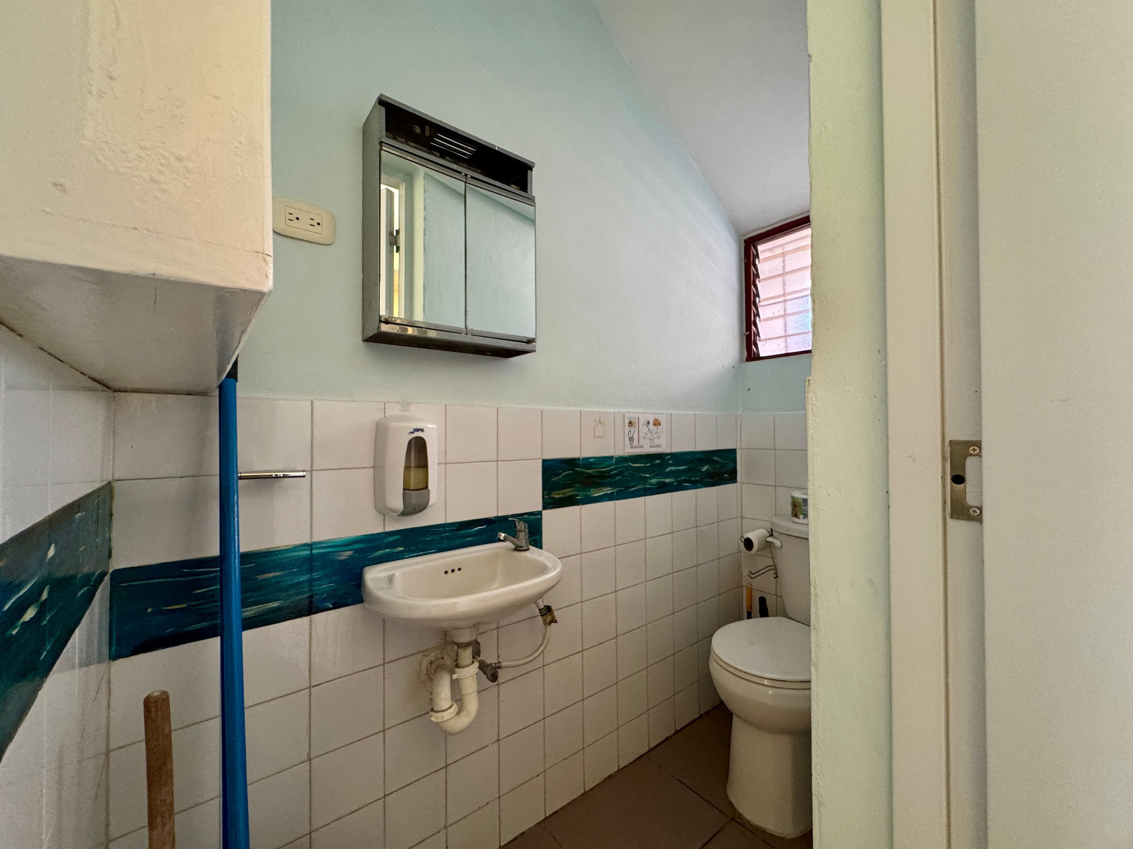 Reihenhaus mit 1 Schlafzimmer auf zwei Ebenen nahe Playa Alicia, Sosúa — Gäste-WC