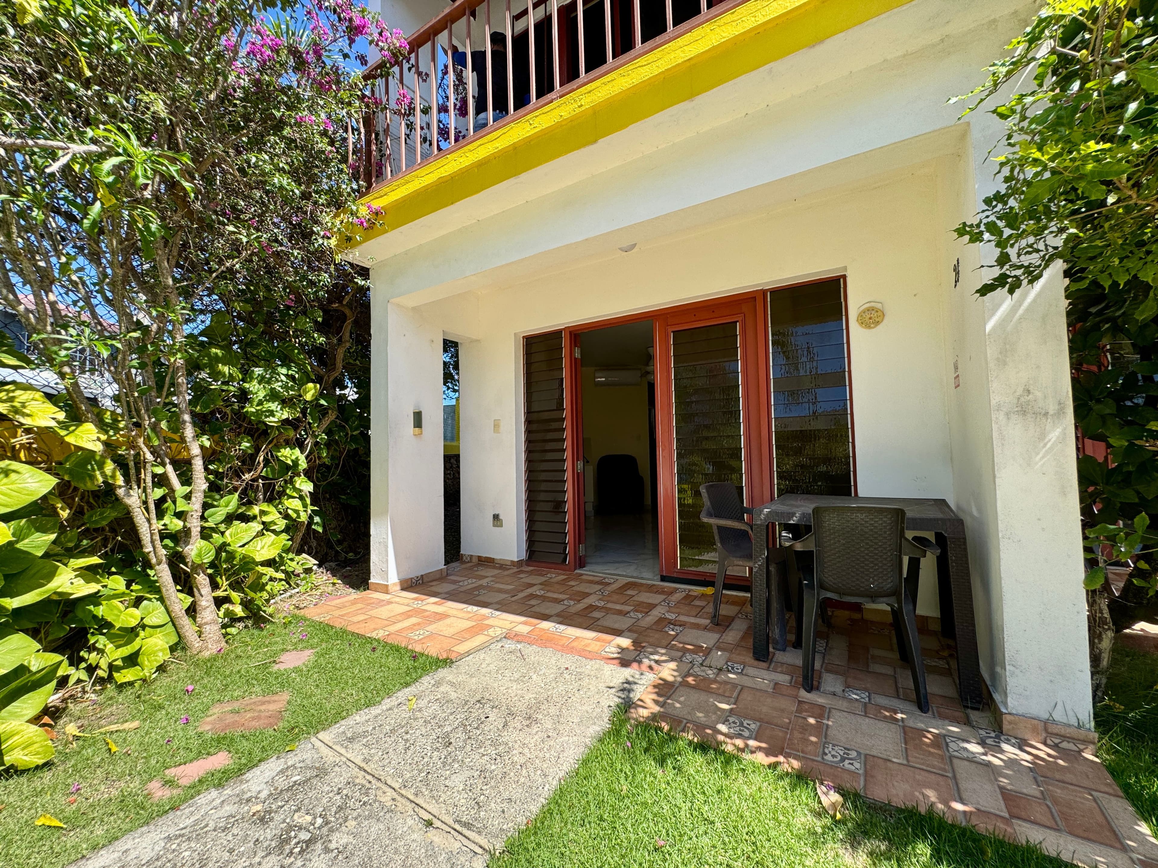 Reihenhaus mit 1 Schlafzimmer auf zwei Ebenen nahe Playa Alicia, Sosúa — Terrasse