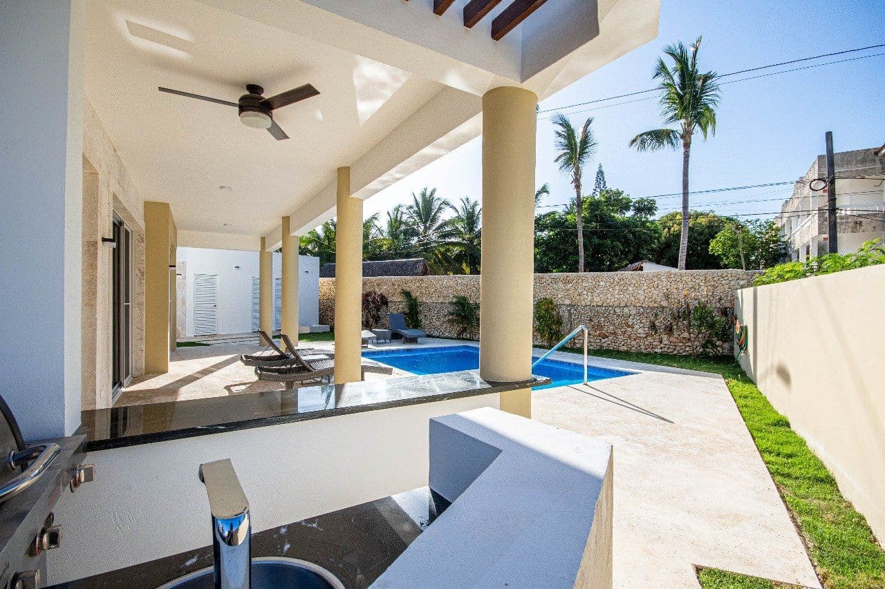 Villa mit 3 Schlafzimmern, Pool und Meerblick nahe Kite Beach in Cabarete — Terrasse